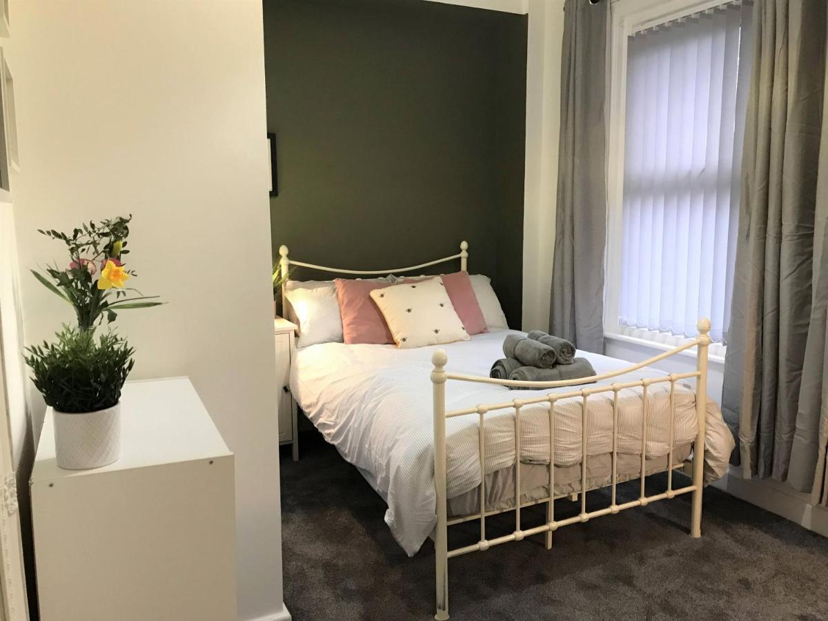 Stylish Modern 3-Bed House Nr Manchester City Ctr Whitefield Kültér fotó
